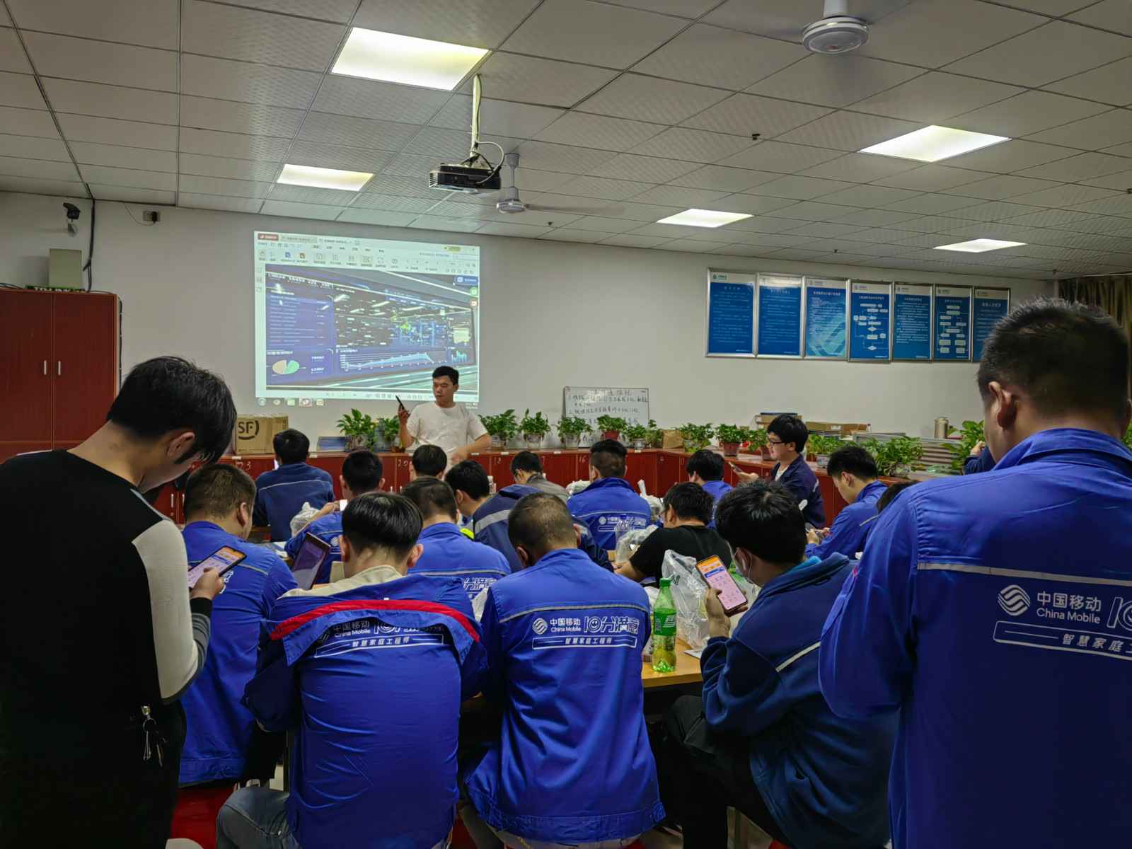 沈阳袁浩绿色清洁科技有限公司为中移铁通有限公司安全用电培训